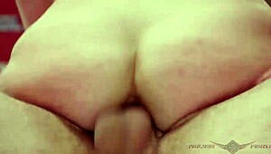 Juliette March Dikasarin di Pertandingan Gulat Campuran