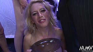 Laura와 Jaqueline이 세게 부카케하고 얼굴 정액 맞아