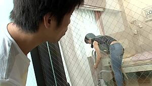 Pantat Gede Cewek Imut Jepang Muncul Untuk Aksi Mentah Outdoor!