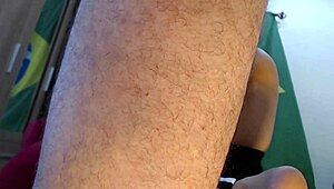 Klein maagdelijk Aziatisch studentje gilt onder grote lul