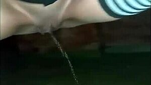 Adoro aventuras ao ar livre com novinha baixinha 18+ como crossdresser