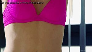 Hei, vil du bli med på moro? Jessie Volt og Lola A venter! 😘