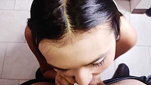 זיינתי את הדודה הזונה שלי חזק במטבח