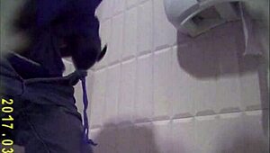 偷窥漂亮俄罗斯妹子近距离小便隐藏合集