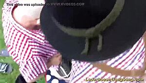 Človeče, ten divoký nemecký vonkajší gangbang bol šialený!