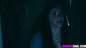 クリスマスゴーストにアナルガン突きされる熟女義母