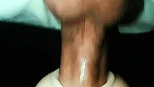 E aí, o brinquedo de borracha da Conchita fica selvagem num doggystyle asiático bruto! 😜