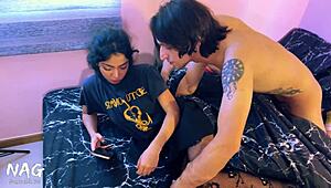 החברה שלי הביאה את החברה שלה. בסוף זיינתי אותה בזמן שהיא צפתה.