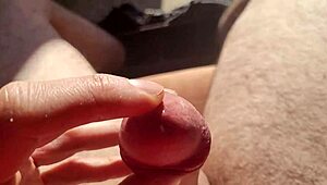 自然光でチンポをソフトから焦らして我慢汁ダラダラ。クローズアップで止められない！