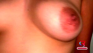 Chica tatuada 18+ ruega a desconocido que la folle intensamente.