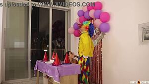 Saya kongkek pussy basah remaja 18+ hari jadi dengan cumshot muka di rumah ayahnya