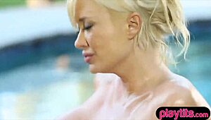 Wow, Tukang Urut Kongkek Isteri Berpayudara Besar!