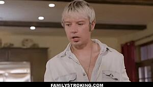 สาวบลอนด์ตัวเล็ก อธีนา เฟลอร์ จาก familystroking โชว์ทริคหาเงินสุดซนให้พ่อเลี้ยงกับพี่เลี้ยงดู