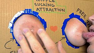 házilag készült videó rögzíti az intenzív mellbimbó szopást hatalmas természetes cicikkel.