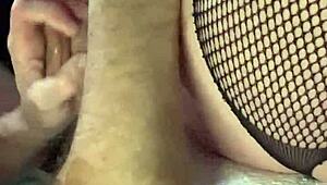 舔弄和猛干女友巨穴直到她狂喷