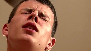 أنا انضممت إلى هؤلاء التوينكس الساخنين في حفلة قذف جماعية مجنونة...