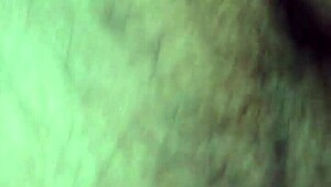 Foda matinal esquenta com brinquedo em close-up cru