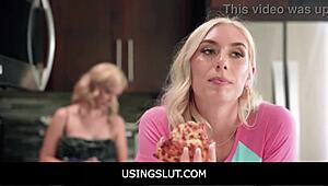 Ehi, guarda questa bionda tettona giovane 18+ usata liberamente dal suo ragazzo proprio davanti a Lilith Moaningstar, Kay Lovely e Nade Nasty