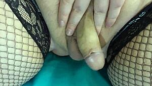 BBW Tranny Pinky main dildo dan jari bokongnya yang twerking POV