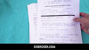 Hei, haluutko nähdä pienen vaalean siskopuolen Dakota Burnsin POV-panon Nicky Rebelin kanssa sohvalla?