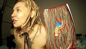 Hey, Tengok Perempuan Russia Nakal Kongkek Buntutnya dengan Dildo! 😜