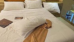 Amiga velha me chama pro quarto de hotel dela