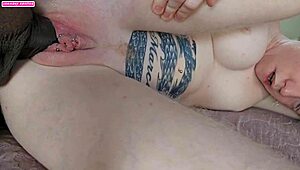 Bucetamı kocaman ıslatarak götümü siktirmek istedim.