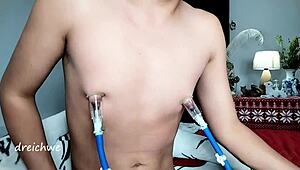 מצץ פטמות לגברים חוקר פטיש ייחודי בסשן סולו ספרדי