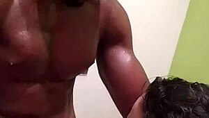 İki adam sıcak nimfomanyakla vahşi gangbang partisi yapıyor