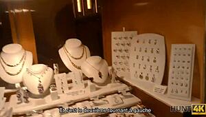 Hunt4k - Zo wild toen brunette gevingerd en gelikt werd in verborgen cam ophaal.