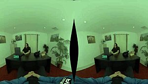 Det Store Kød-Møde Brunette Teen Giver Pov Blowjob På Arbejde