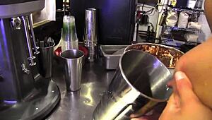 Эй, хочешь увидеть грязный лесбийский экшн на кухне с мокрым лизанием кисок?