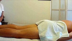 Jsem posedlý touhle olejovou asijskou masáží v salonu