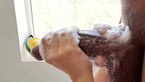 Coco Lovelock szaleje na punkcie ogromnego czarnego kutasa prawie jej rozmiaru