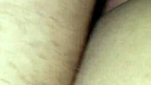 Prietenă-ta a primit un creampie păros în timp ce vorbea la telefon?