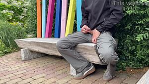 Seksi neznana MILF mi dovoli, da končam v parku!