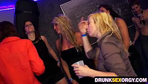 Tajnice se razdivjajo in trdo fukajo na zabavi! 😜