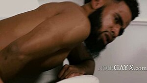 Očuchávajúci sused pozvaný na tvrdý medzirasový jeb s mojím kohútom