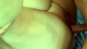 Grassona brutta e cicciona prende un cazzo duro nella figa enorme