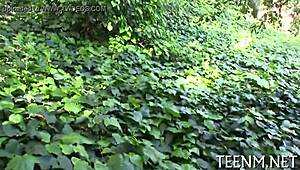 Kiusoillaan tiukkaa tyttöä Mia Hurleyä kovan huulipillun kanssa hänen juuri laillisessa eroottisessa kohtauksessaan