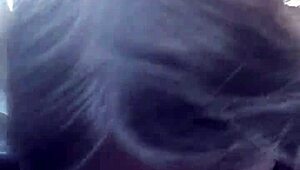 女同性恋闺蜜在公路旅行中吸我直到吞下每一滴