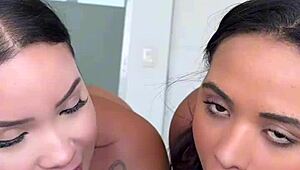 아름다운 아시아 여자가 친구 초대해서 흑인 남자와 첫 쓰리섬