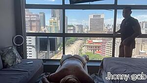 蒸し暑いマッサージがタトゥー金髪ラックスとモンスターコックでワイルドに！