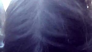 레즈비언 베스트 프렌드가 차에서 야생 로드 헤드 해줘.