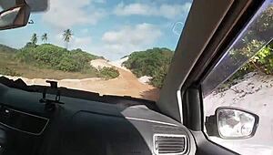 Rabuda dan Roludo dalam petualangan seks di pantai dengan Fernanda Chocolate