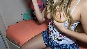 Ayah tiri tangkap remaja latina dalam momen peribadi