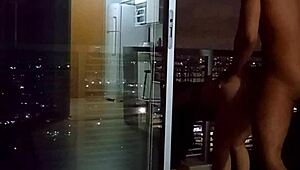 não paro de gemer na foda no balcão com latina no dia 51