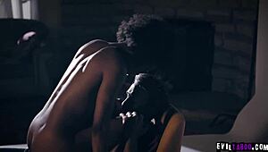 Varför längtar heta modeller Demi Sutra och Anny Aurora efter interracial lesbisk action?