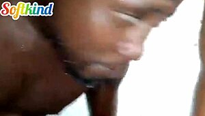 Gewoon hier zitten en denken aan die dikke milf met geil lijf die het doet met een dikke pik