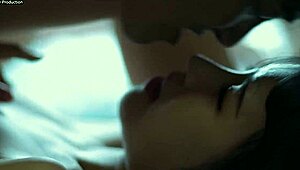 720p में लव शेयरिंग के साथ फटे कपड़ों का सीन